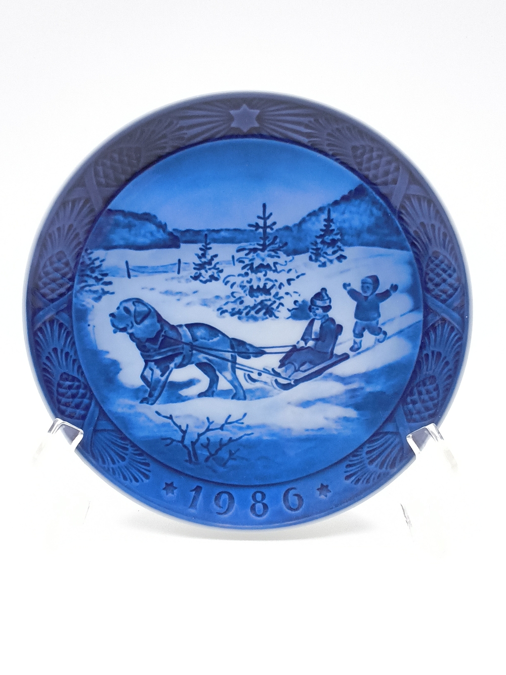 Born in 1986? This Vintage Royal Copenhagen Dog Sled Plate is Paw-fect!